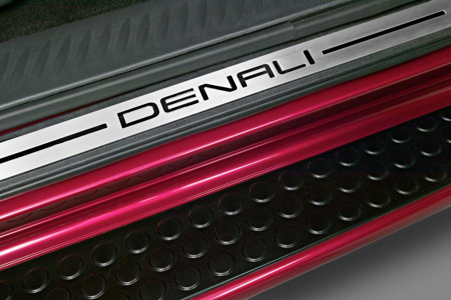  GMC Envoy XL Denali 2005 года  (фото 19 из 22)